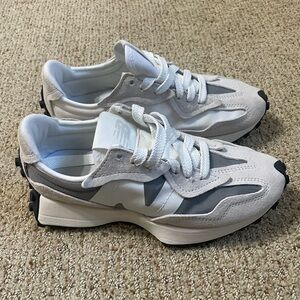 New Balance 327 Sneakers